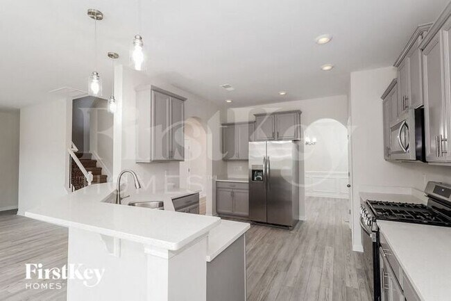 Building Photo - 2641 Kinmere Dr