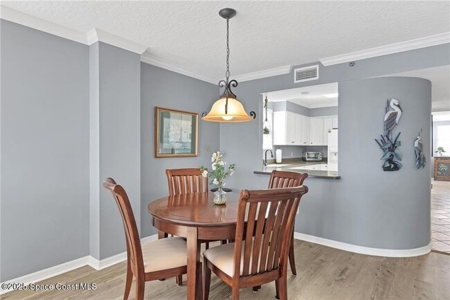 Building Photo - 6061 N River Run Dr