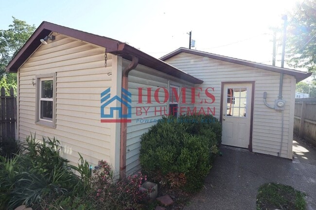 Building Photo - Three Bedroom House | Two Bathrooms