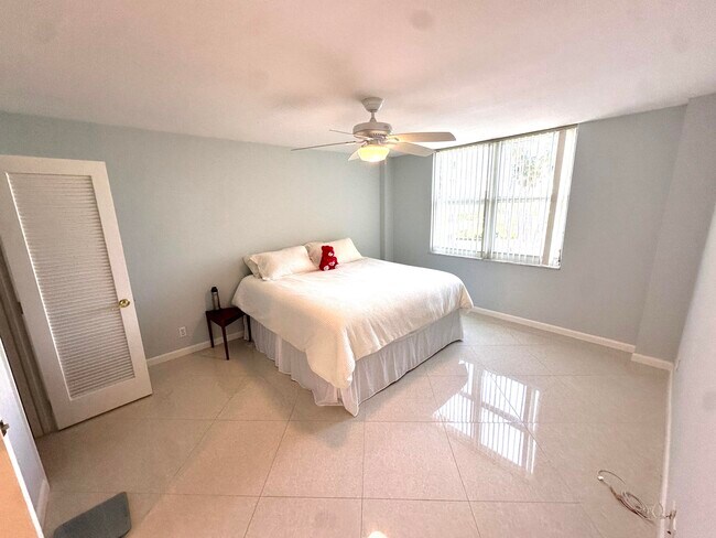 Building Photo - 1 Las Olas Cir