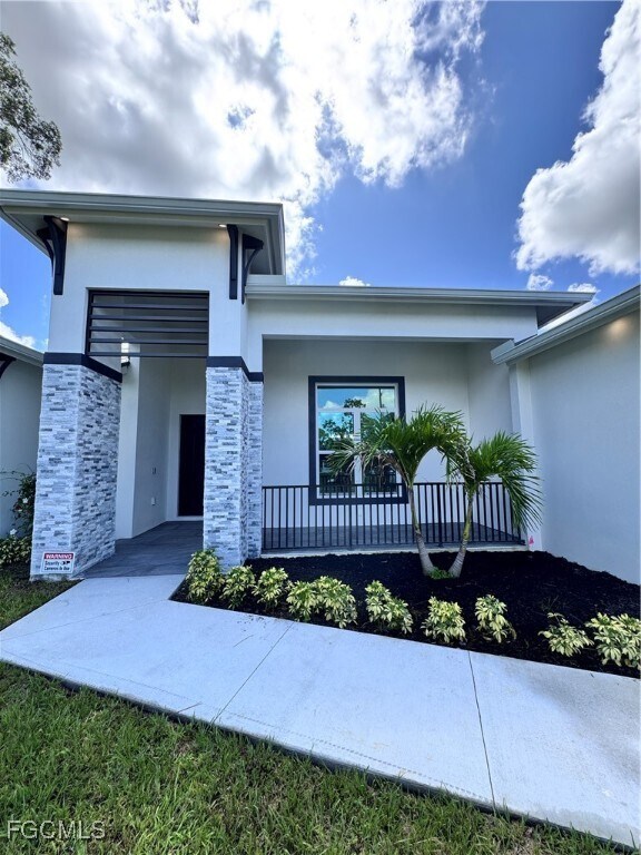 Building Photo - 1022 Apple Ave