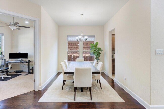 Building Photo - 228 Lockhart Lp