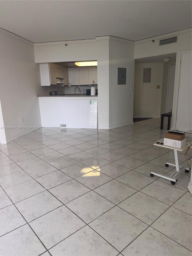 Building Photo - 540 Brickell Key Dr