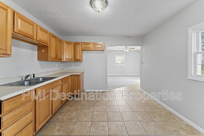 Building Photo - 304 Beech St