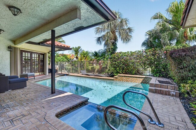 Building Photo - 22519 Esplanada Cir