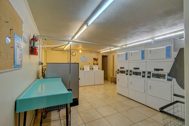 Building Photo - 1200 SW 12th Ct