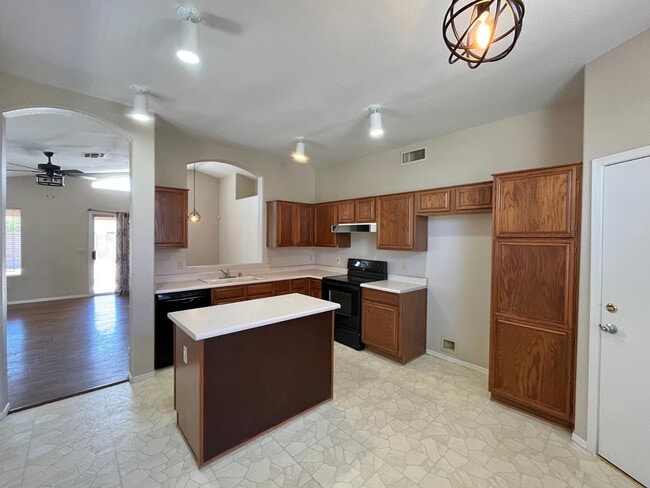 Building Photo - 7439 W Crest Ln