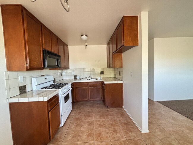 Building Photo - West Lancaster Apartment