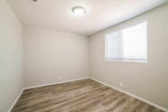 Building Photo - 17805 N 13th St