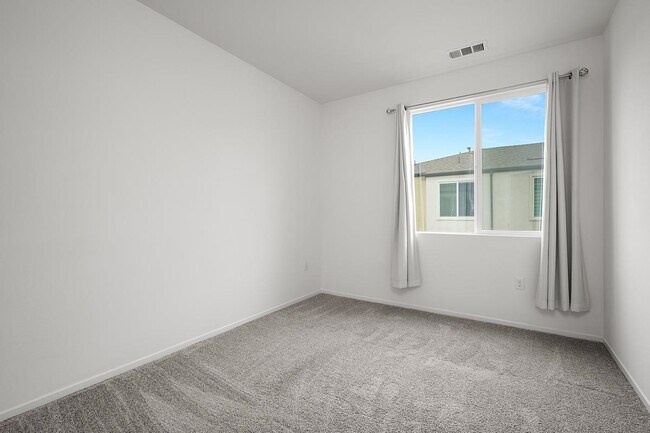 Building Photo - 5495 Seacliff Pl