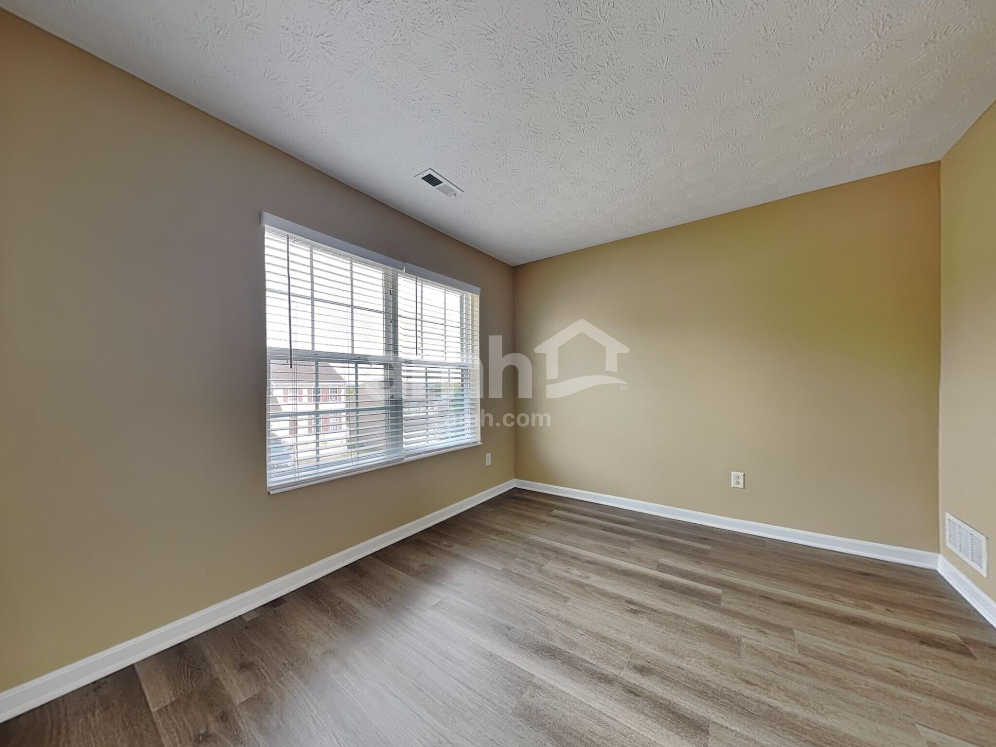 Building Photo - 135 Easton Manor Dr
