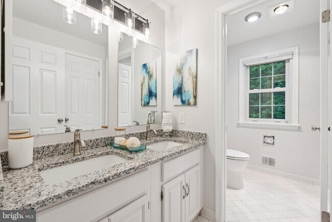 Building Photo - 13204 Lantern Hollow Dr