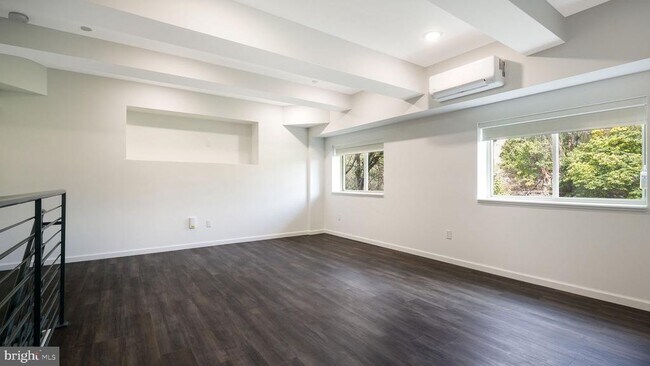 Building Photo - 1825 Callowhill St