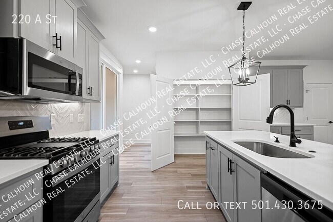 Building Photo - 220 A St