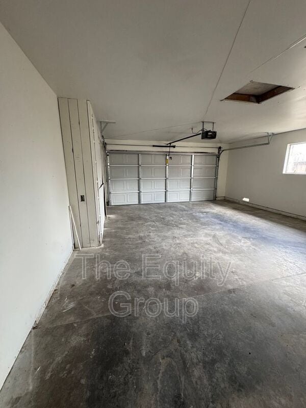 Building Photo - 1009 W Laura Ave