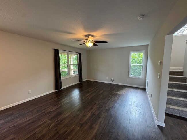 Building Photo - Oakley - Modern Three Bedroom