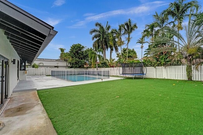 Building Photo - 3501 N Park Rd