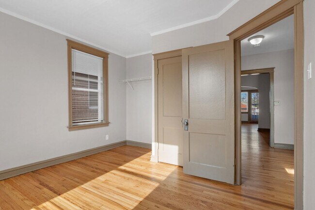 Building Photo - 4918 Tholozan Ave