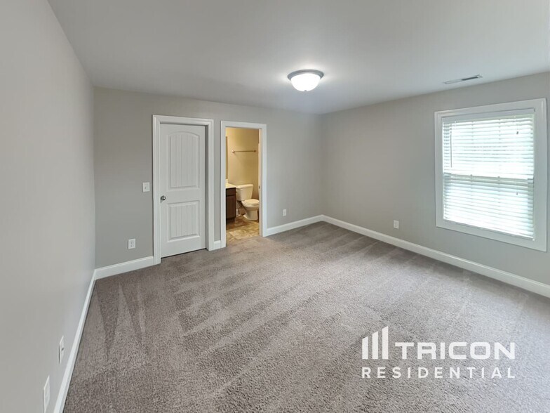 Building Photo - 5109 Cloverhill Dr