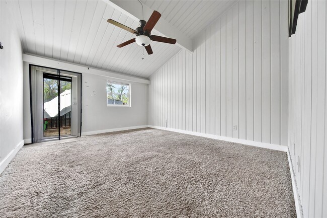 Building Photo - 28 Lakeway St