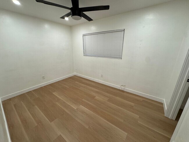 Building Photo - 569 Park Way