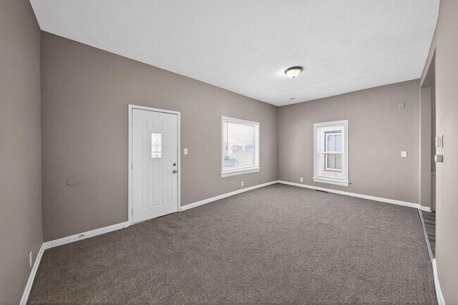 Building Photo - 2117 6th Ave