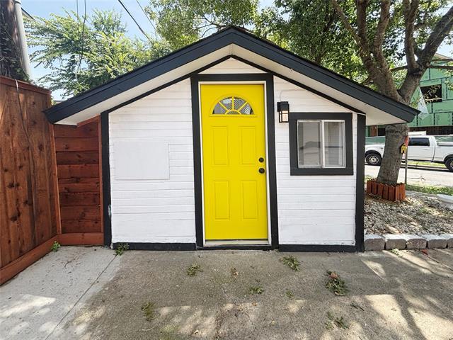 Building Photo - 2104 Madera St