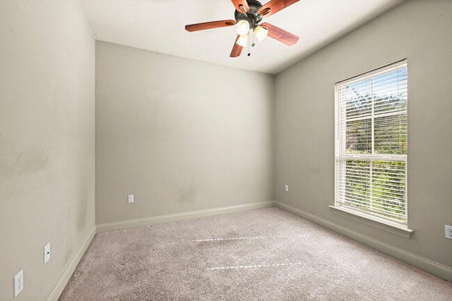 Building Photo - 16923 Bradford Ave