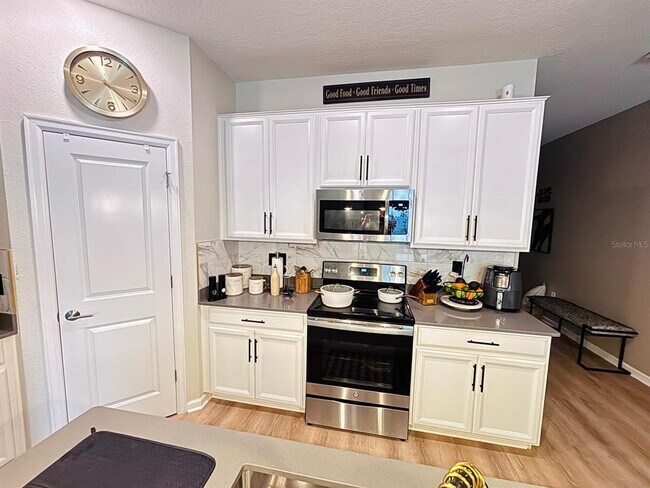 Building Photo - 279 Bergamot Lp