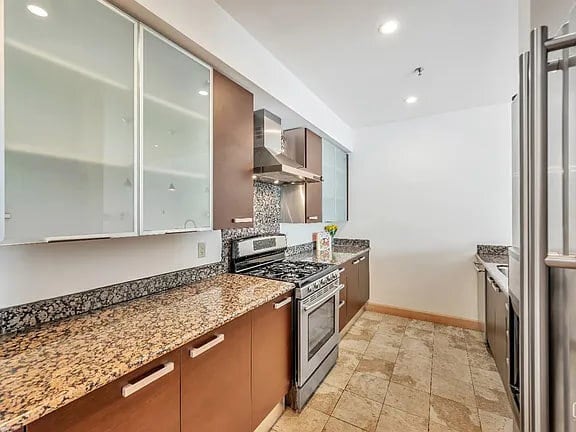 Building Photo - 368 Elm St