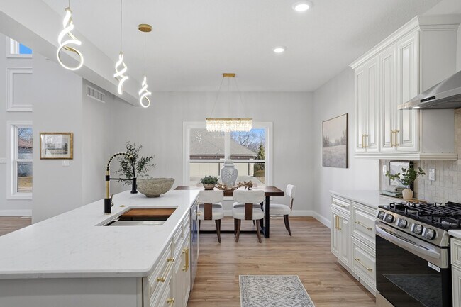 Building Photo - 4403 Glen Eagle Dr