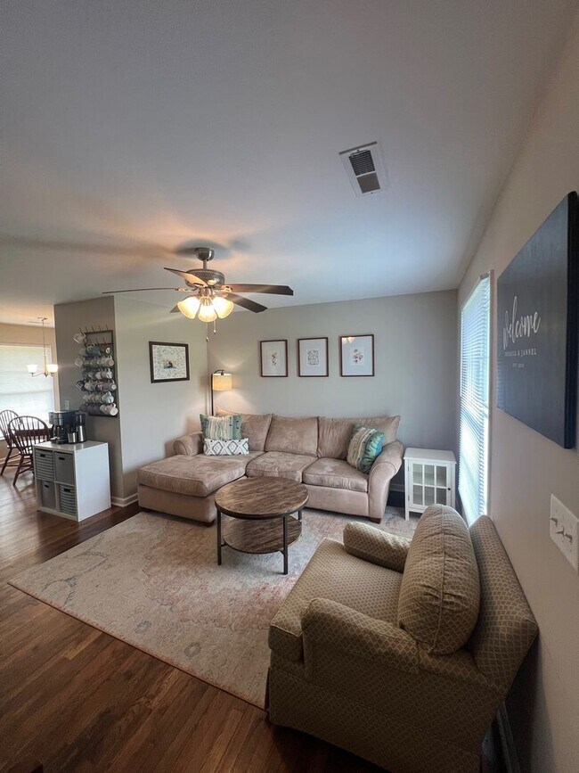 Building Photo - 3 bedroom/1 bathroom home in Central, SC