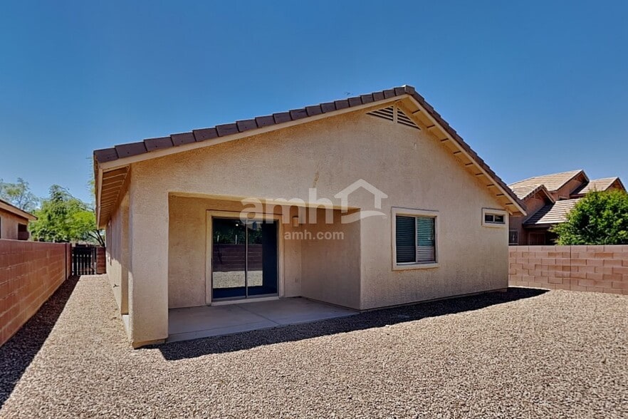 Building Photo - 4133 E Lushfield Dr