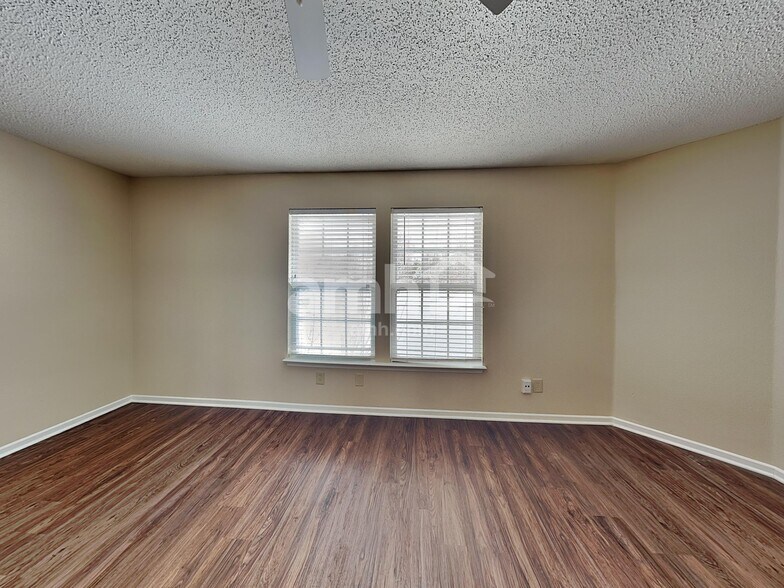 Building Photo - 12440 Rose Haven Dr