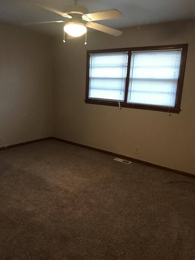 Building Photo - 8126 E Indianapolis St