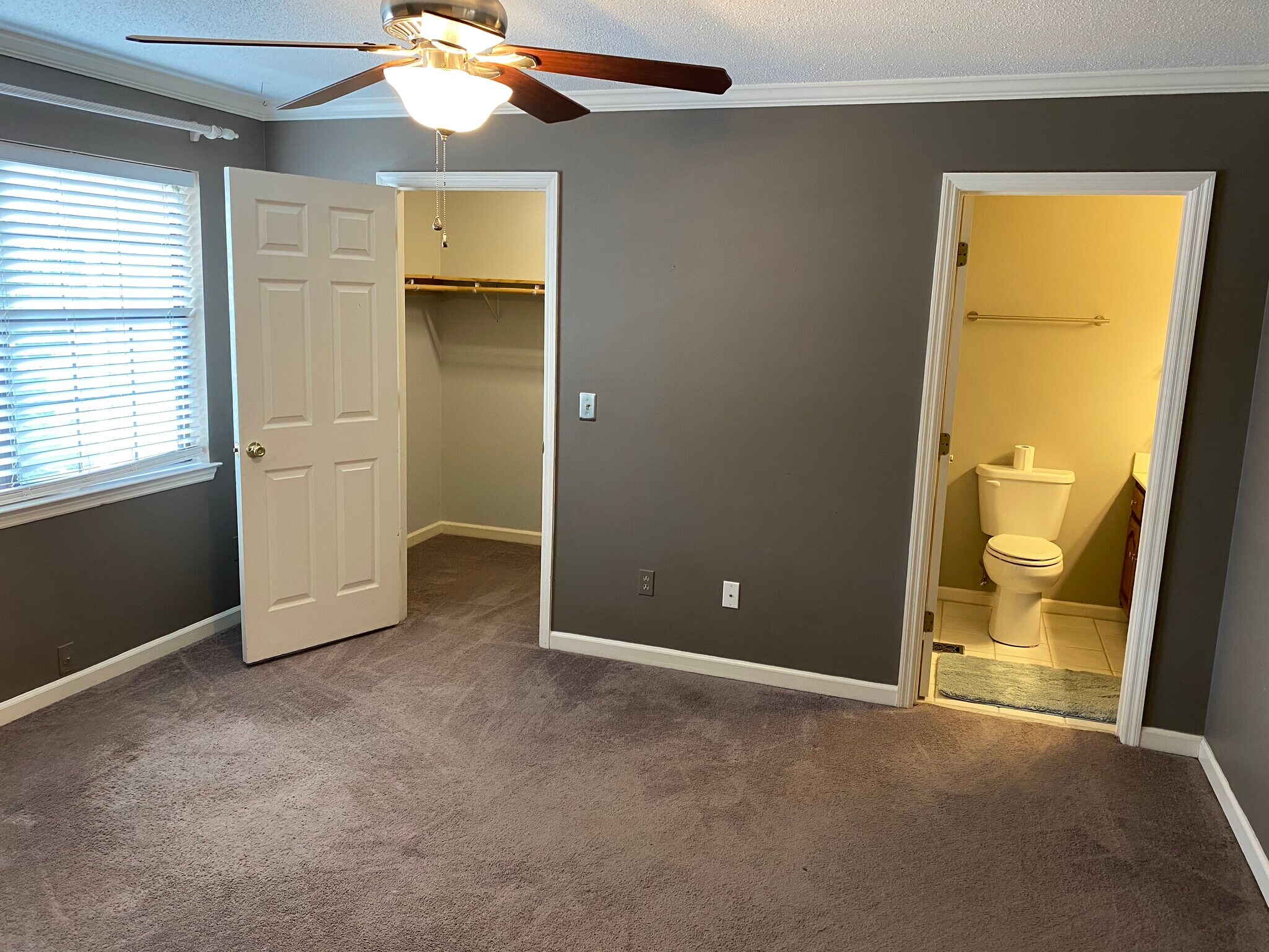 Bedroom 1- closet and full bathroom - 816 Oak St
