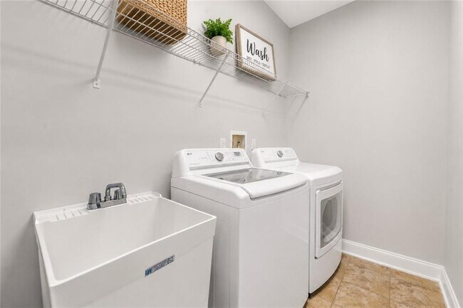Building Photo - 3329 Rosecliff Trace NE