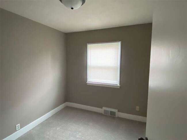 Building Photo - Omaha Ranch Home For Rent