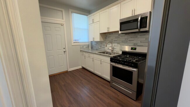 Building Photo - 1344 E 72nd Pl