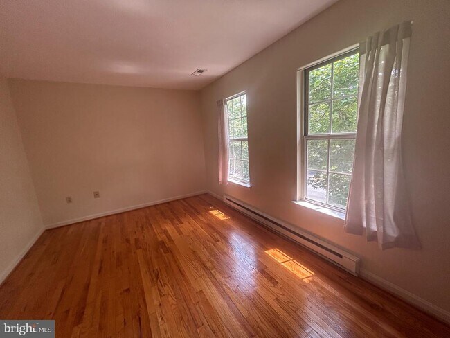 Building Photo - 222 Waterford Ln