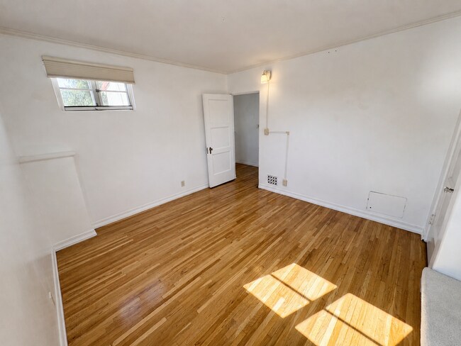 Building Photo - 352 Glen Ellen Dr