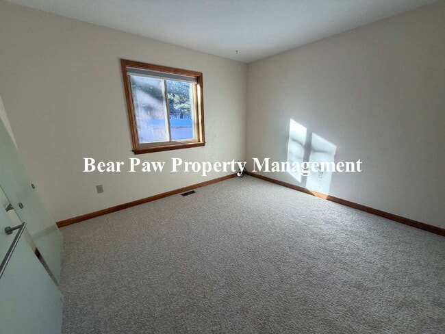 Building Photo - Two bedroom, two bath Bailey Beauty!