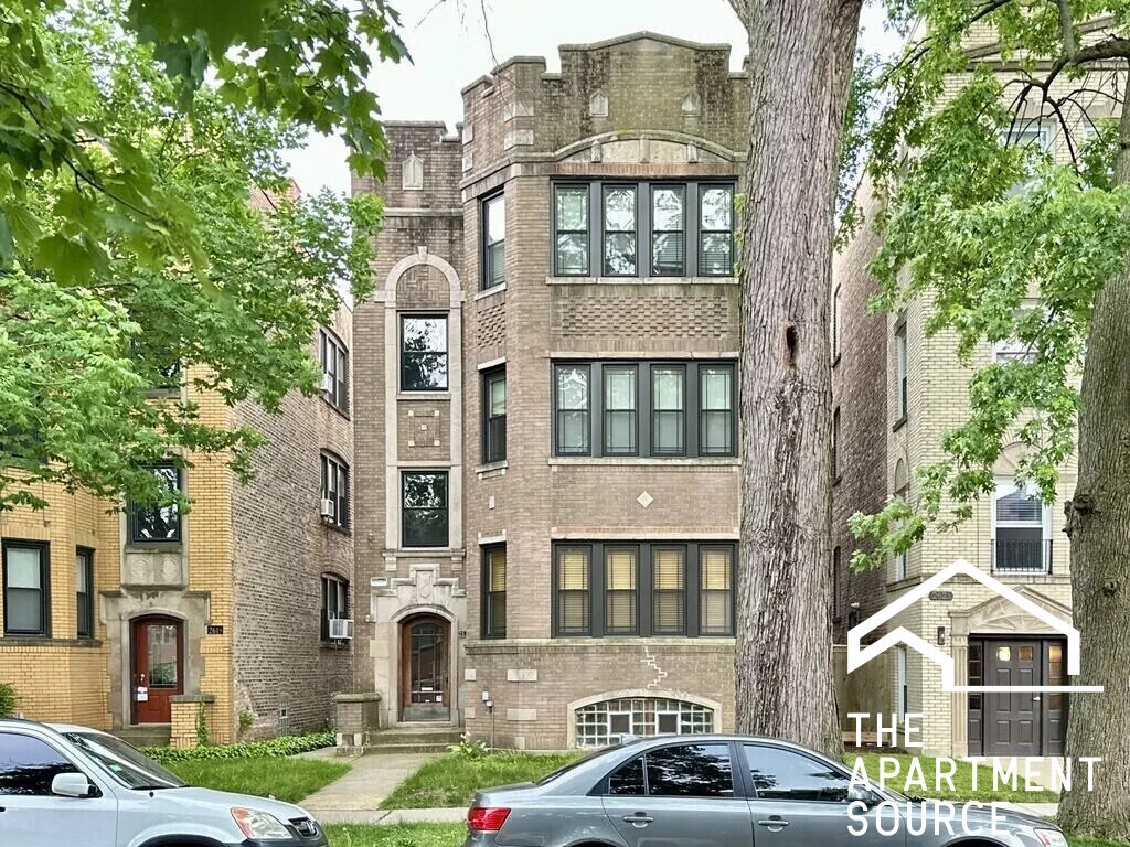 Building Photo - 2619 W Greenleaf Ave