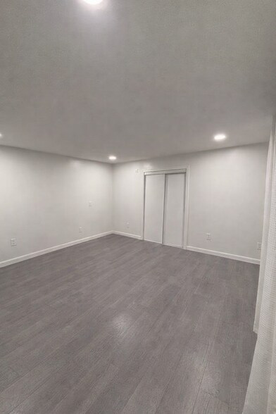 Building Photo - 156 Main St