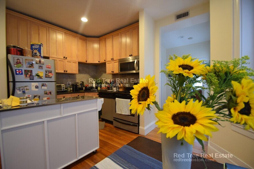 Building Photo - 195 Winthrop Rd