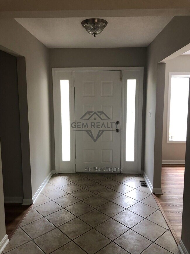 Building Photo - 206 Fairway Cir