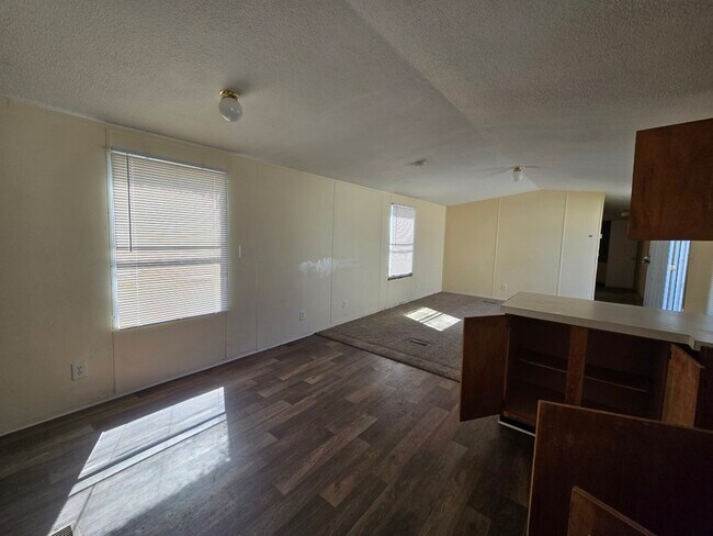 Building Photo - 2412 Cattail Cir