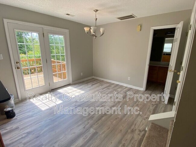 Building Photo - 96 Tannenbaum Cir