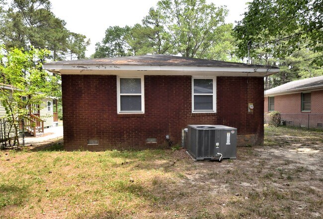 Building Photo - 1581 Charter Dr