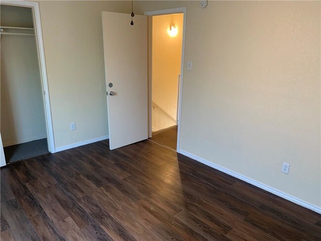 Building Photo - 907 S Mesquite St